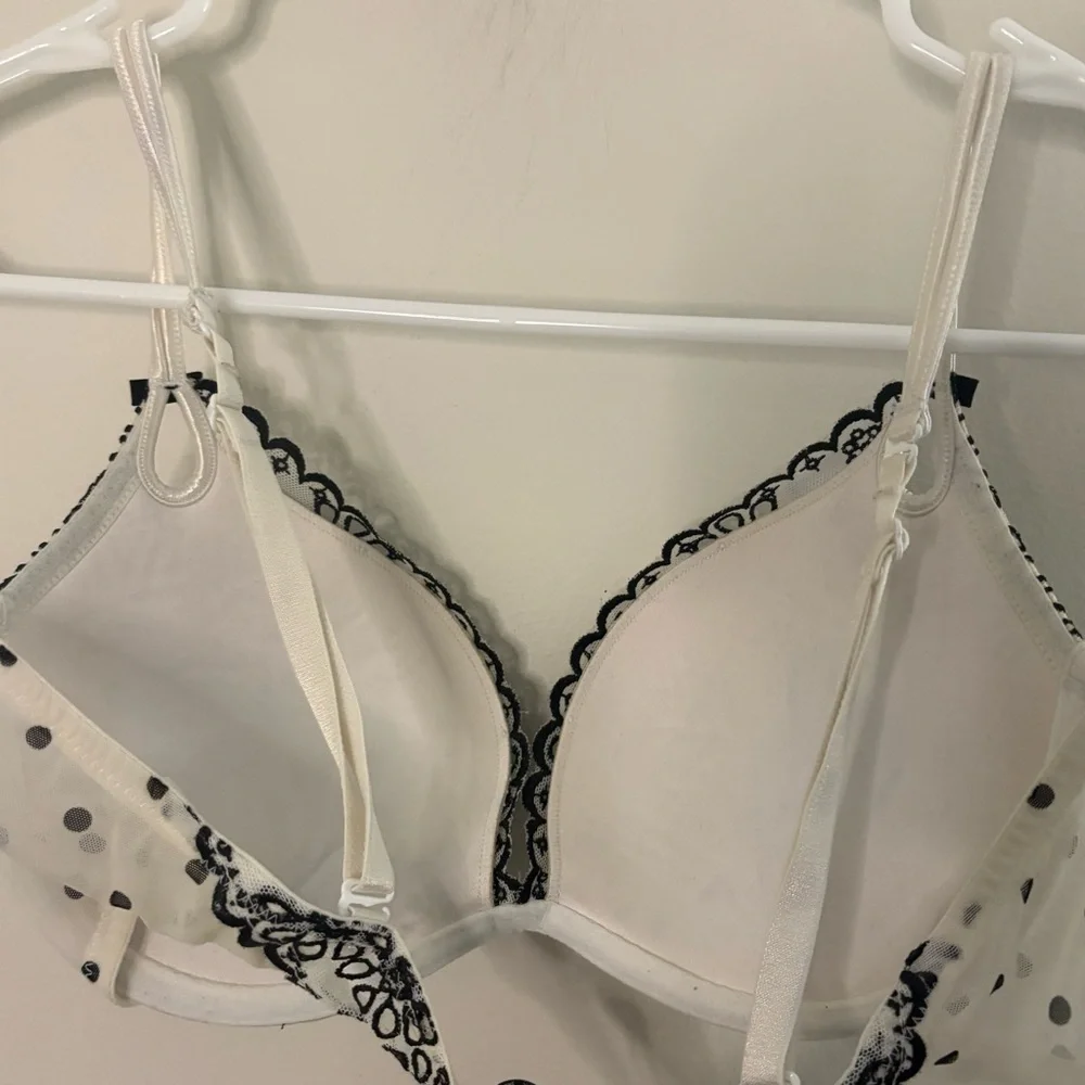 Victorias Secret 34C Chic Black and White Floral Bra